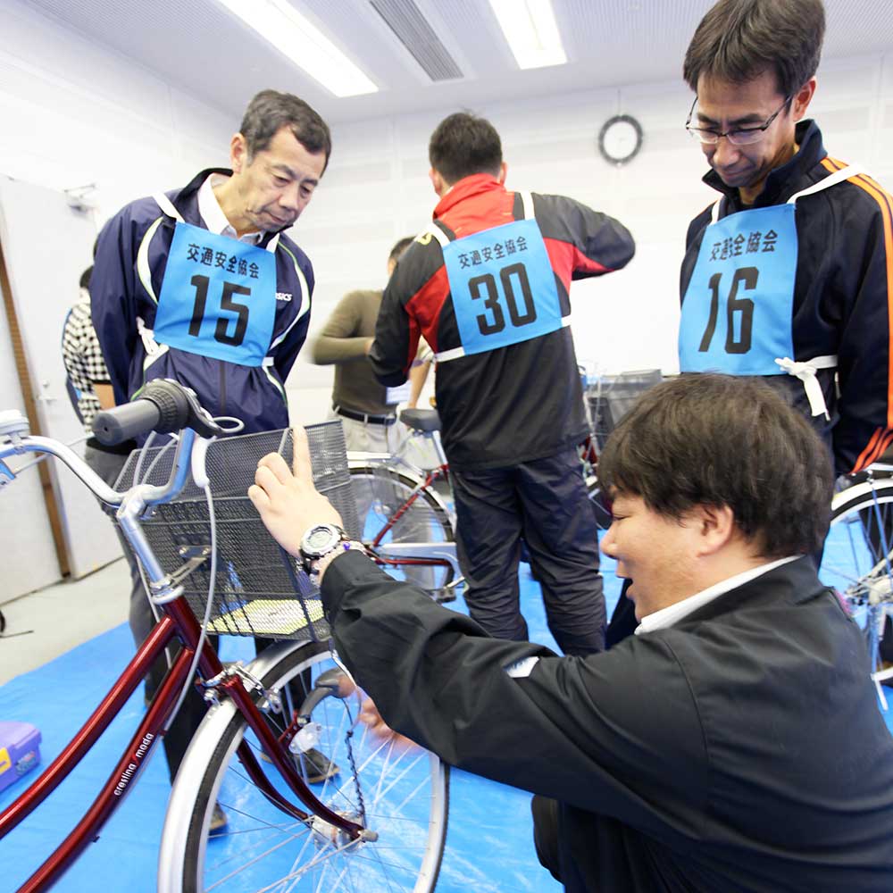 自転車の点検整備写真